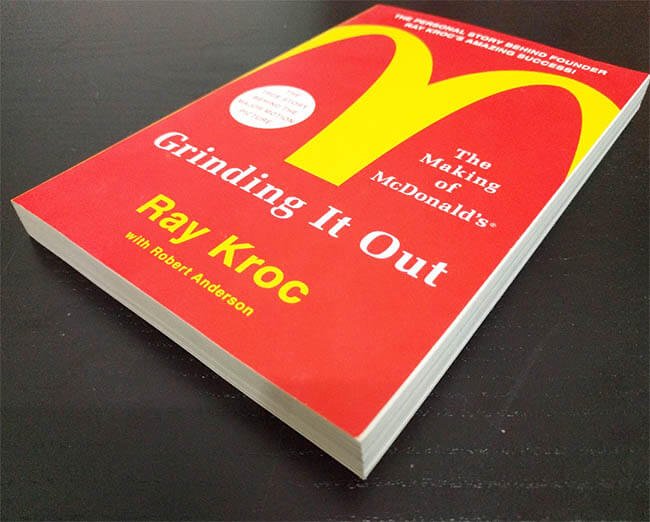 Esmerilhando a criação dos livros de negócios do McDonalds por Ray Kroc