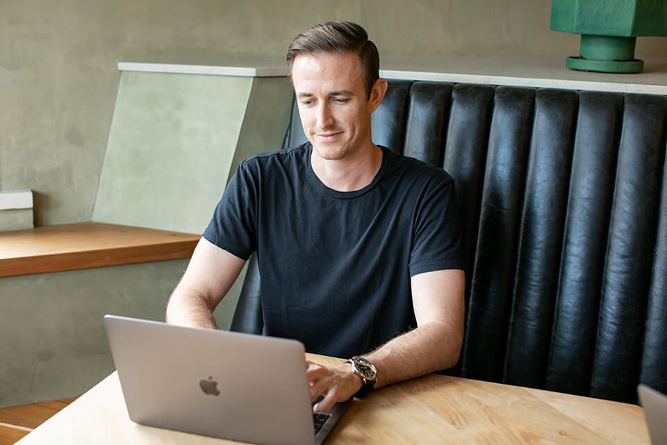 Ryan Robinson Blogger (How I Make Money Blogging) Coffee Shop Image